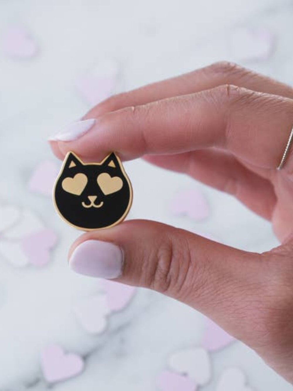 Black cat heart eyes pin